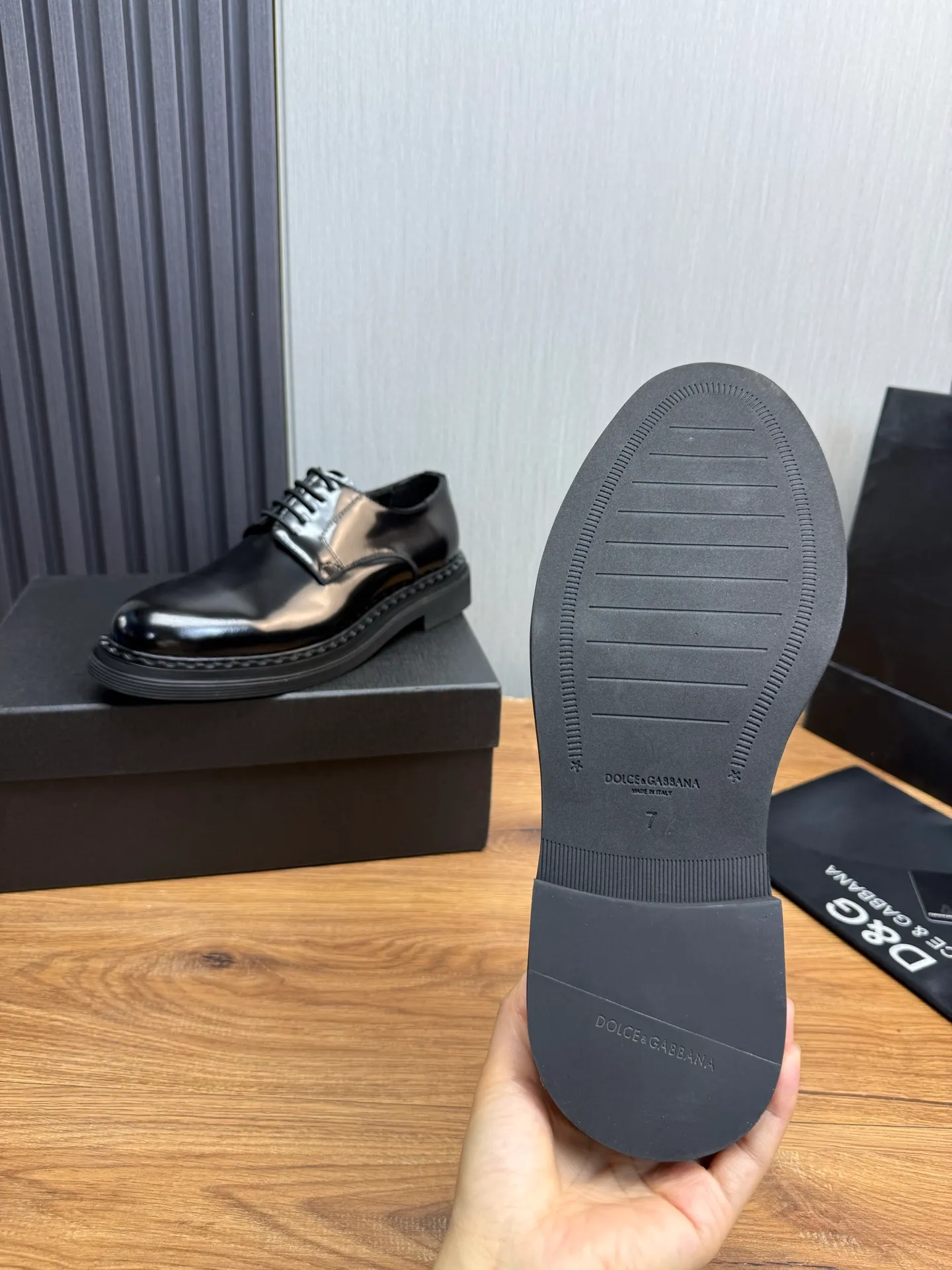 Men's shoes 💰900💰 DG. Men's casual lace-up leather shoes, the latest hot style 🔥 1:1 original purchase quality, top quality goods ⬆️The upper is imported open-edge beaded cowhide, cowhide, and cow suede. The hand-made three-dimensional stitching highlights the round toe design. The inner foot pads are all imported cowhide, with the original wear-resistant foam outsole, matching code 39-44, (38, 45 custom-made, non-returnable)